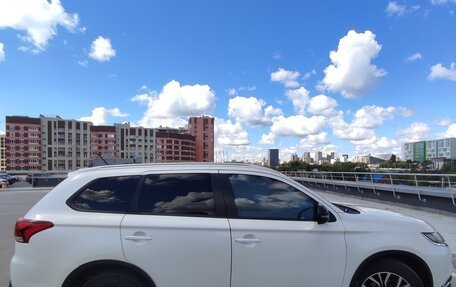 Mitsubishi Outlander III рестайлинг 3, 2015 год, 1 620 000 рублей, 4 фотография