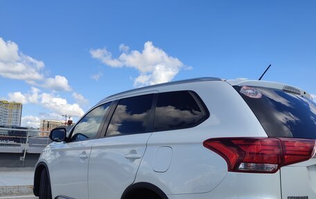 Mitsubishi Outlander III рестайлинг 3, 2015 год, 1 620 000 рублей, 6 фотография