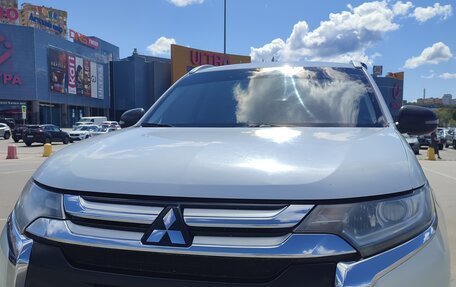 Mitsubishi Outlander III рестайлинг 3, 2015 год, 1 620 000 рублей, 2 фотография