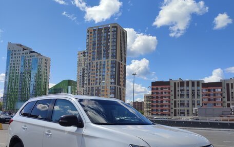 Mitsubishi Outlander III рестайлинг 3, 2015 год, 1 620 000 рублей, 3 фотография