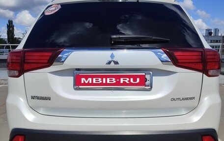 Mitsubishi Outlander III рестайлинг 3, 2015 год, 1 620 000 рублей, 5 фотография