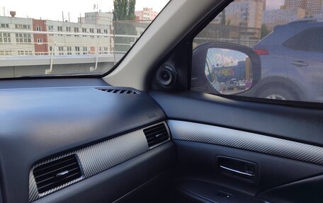 Mitsubishi Outlander III рестайлинг 3, 2015 год, 1 620 000 рублей, 11 фотография