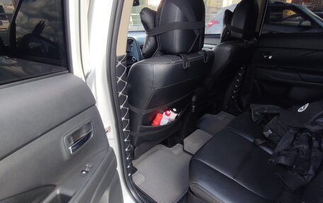 Mitsubishi Outlander III рестайлинг 3, 2015 год, 1 620 000 рублей, 19 фотография