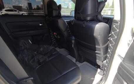 Mitsubishi Outlander III рестайлинг 3, 2015 год, 1 620 000 рублей, 14 фотография