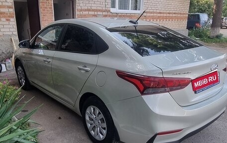 Hyundai Solaris II рестайлинг, 2018 год, 1 200 000 рублей, 5 фотография