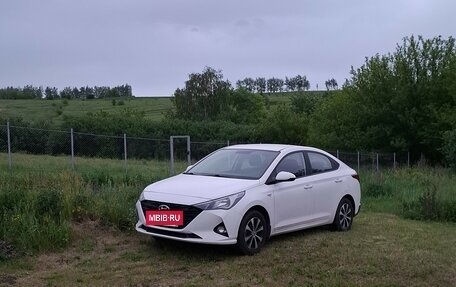 Hyundai Solaris II рестайлинг, 2022 год, 2 200 000 рублей, 4 фотография