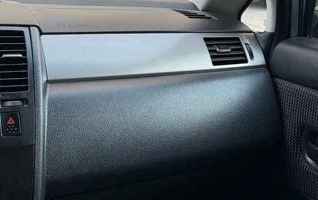 Nissan Tiida, 2010 год, 880 000 рублей, 11 фотография