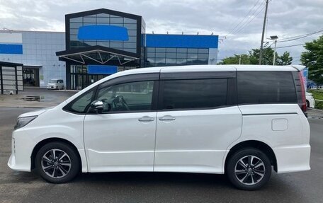 Toyota Noah III, 2021 год, 1 862 000 рублей, 5 фотография