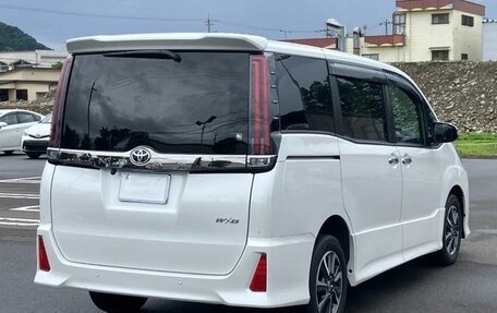 Toyota Noah III, 2021 год, 1 862 000 рублей, 3 фотография