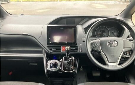 Toyota Noah III, 2021 год, 1 862 000 рублей, 7 фотография