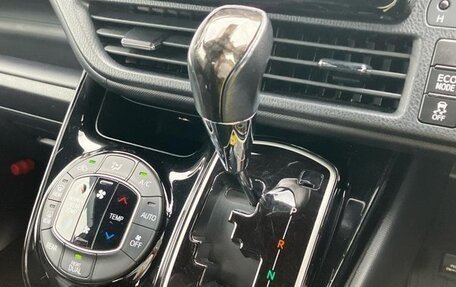 Toyota Noah III, 2021 год, 1 862 000 рублей, 10 фотография