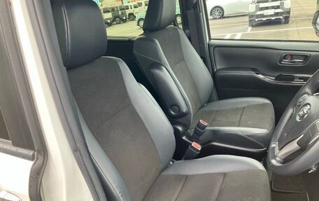 Toyota Noah III, 2021 год, 1 862 000 рублей, 6 фотография