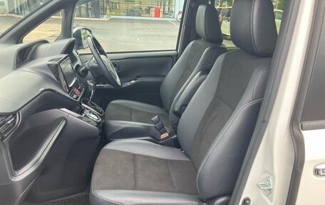 Toyota Noah III, 2021 год, 1 862 000 рублей, 13 фотография