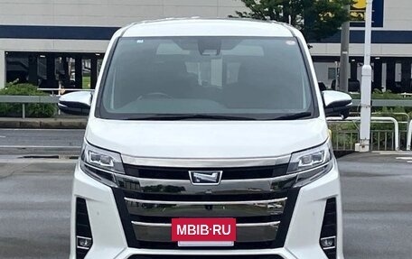 Toyota Noah III, 2021 год, 1 862 000 рублей, 2 фотография