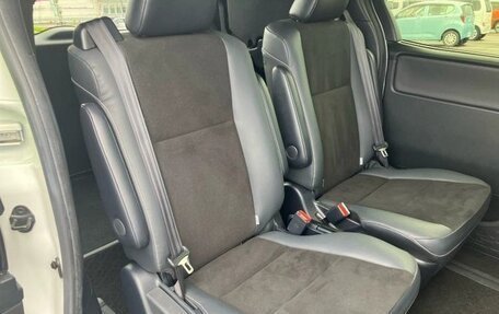 Toyota Noah III, 2021 год, 1 862 000 рублей, 15 фотография