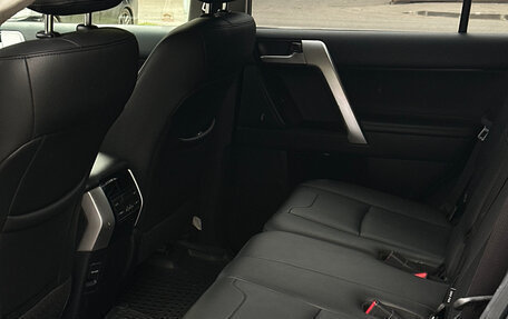 Toyota Land Cruiser Prado 150 рестайлинг 2, 2019 год, 6 200 000 рублей, 21 фотография