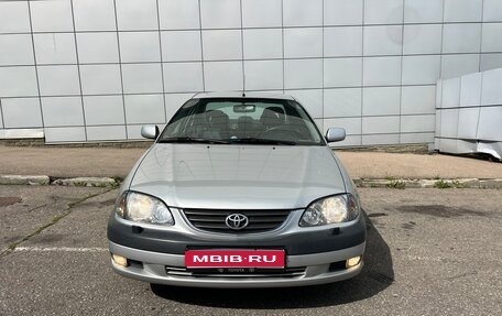 Toyota Avensis III рестайлинг, 2001 год, 800 000 рублей, 1 фотография