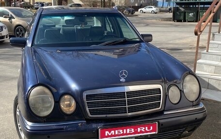 Mercedes-Benz E-Класс, 1998 год, 270 000 рублей, 1 фотография