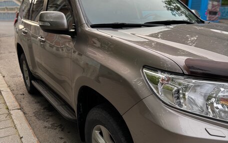 Toyota Land Cruiser Prado 150 рестайлинг 2, 2019 год, 5 800 000 рублей, 5 фотография