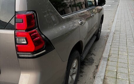 Toyota Land Cruiser Prado 150 рестайлинг 2, 2019 год, 5 800 000 рублей, 6 фотография
