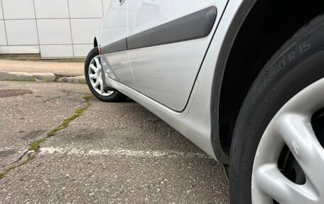 Toyota Avensis III рестайлинг, 2001 год, 800 000 рублей, 12 фотография