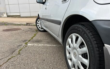 Toyota Avensis III рестайлинг, 2001 год, 800 000 рублей, 11 фотография