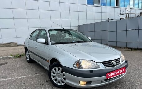Toyota Avensis III рестайлинг, 2001 год, 800 000 рублей, 3 фотография