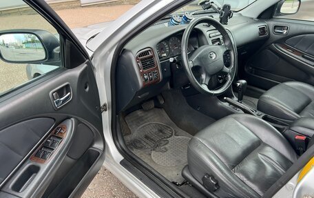 Toyota Avensis III рестайлинг, 2001 год, 800 000 рублей, 24 фотография
