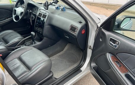 Toyota Avensis III рестайлинг, 2001 год, 800 000 рублей, 25 фотография
