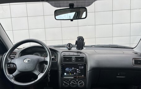 Toyota Avensis III рестайлинг, 2001 год, 800 000 рублей, 29 фотография