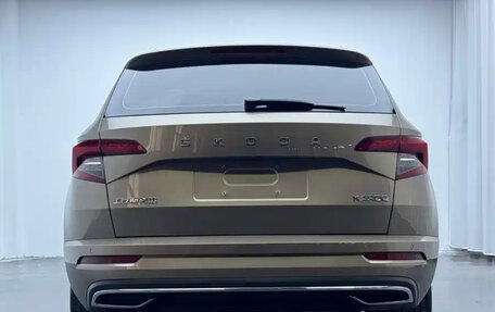 Skoda Karoq I, 2022 год, 2 400 000 рублей, 4 фотография