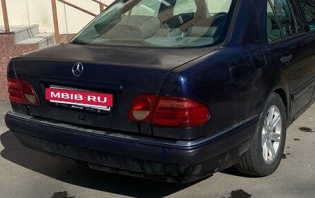 Mercedes-Benz E-Класс, 1998 год, 270 000 рублей, 3 фотография