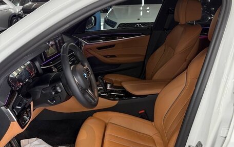 BMW 5 серия, 2021 год, 3 300 000 рублей, 9 фотография
