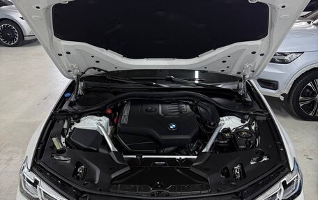 BMW 5 серия, 2021 год, 3 300 000 рублей, 23 фотография