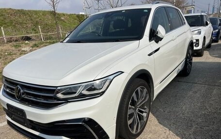 Volkswagen Tiguan II, 2022 год, 2 080 911 рублей, 2 фотография