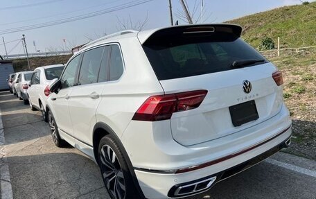 Volkswagen Tiguan II, 2022 год, 2 080 911 рублей, 3 фотография