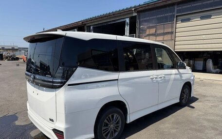 Toyota Voxy, 2025 год, 3 876 000 рублей, 4 фотография