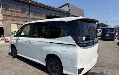 Toyota Voxy, 2025 год, 3 876 000 рублей, 5 фотография
