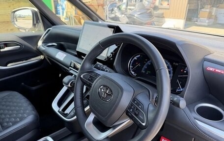 Toyota Voxy, 2025 год, 3 876 000 рублей, 6 фотография