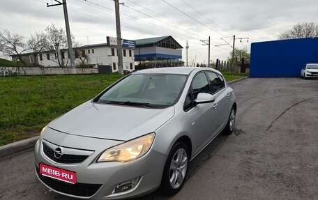 Opel Astra J, 2011 год, 625 000 рублей, 1 фотография