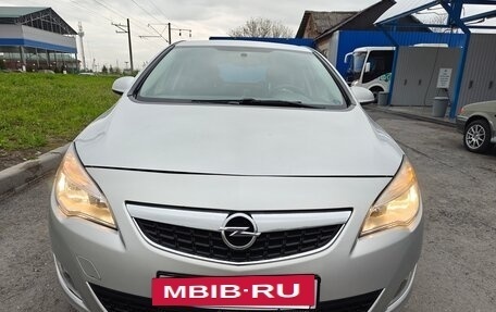 Opel Astra J, 2011 год, 625 000 рублей, 2 фотография