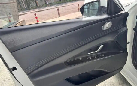 Hyundai Elantra, 2022 год, 1 250 000 рублей, 10 фотография