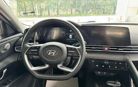 Hyundai Elantra, 2022 год, 1 250 000 рублей, 12 фотография