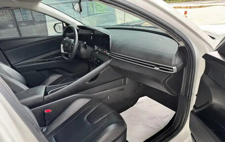 Hyundai Elantra, 2022 год, 1 250 000 рублей, 8 фотография