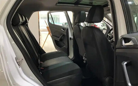 Volkswagen T-Cross I, 2023 год, 1 280 000 рублей, 6 фотография
