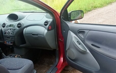 Toyota Yaris I рестайлинг, 2002 год, 333 000 рублей, 6 фотография