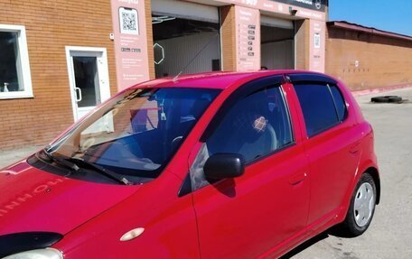 Toyota Yaris I рестайлинг, 2002 год, 380 000 рублей, 2 фотография