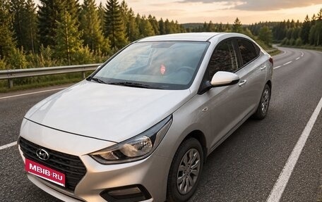 Hyundai Solaris II рестайлинг, 2018 год, 1 050 000 рублей, 1 фотография