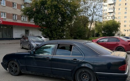 Mercedes-Benz E-Класс, 1996 год, 349 000 рублей, 4 фотография