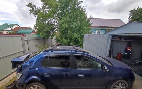Renault Logan II, 2017 год, 400 000 рублей, 2 фотография